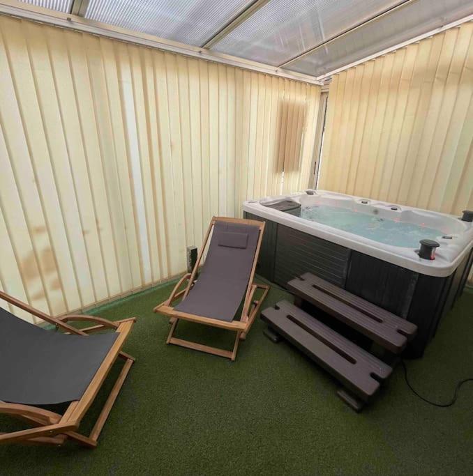 Houdarling Chalet Et Spa Hammam Jacuzzi Et Sauna Nîmes Exterior foto