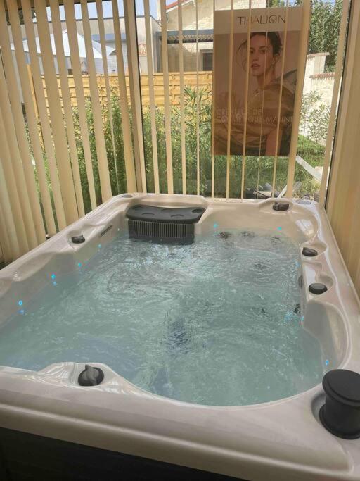 Houdarling Chalet Et Spa Hammam Jacuzzi Et Sauna Nîmes Exterior foto