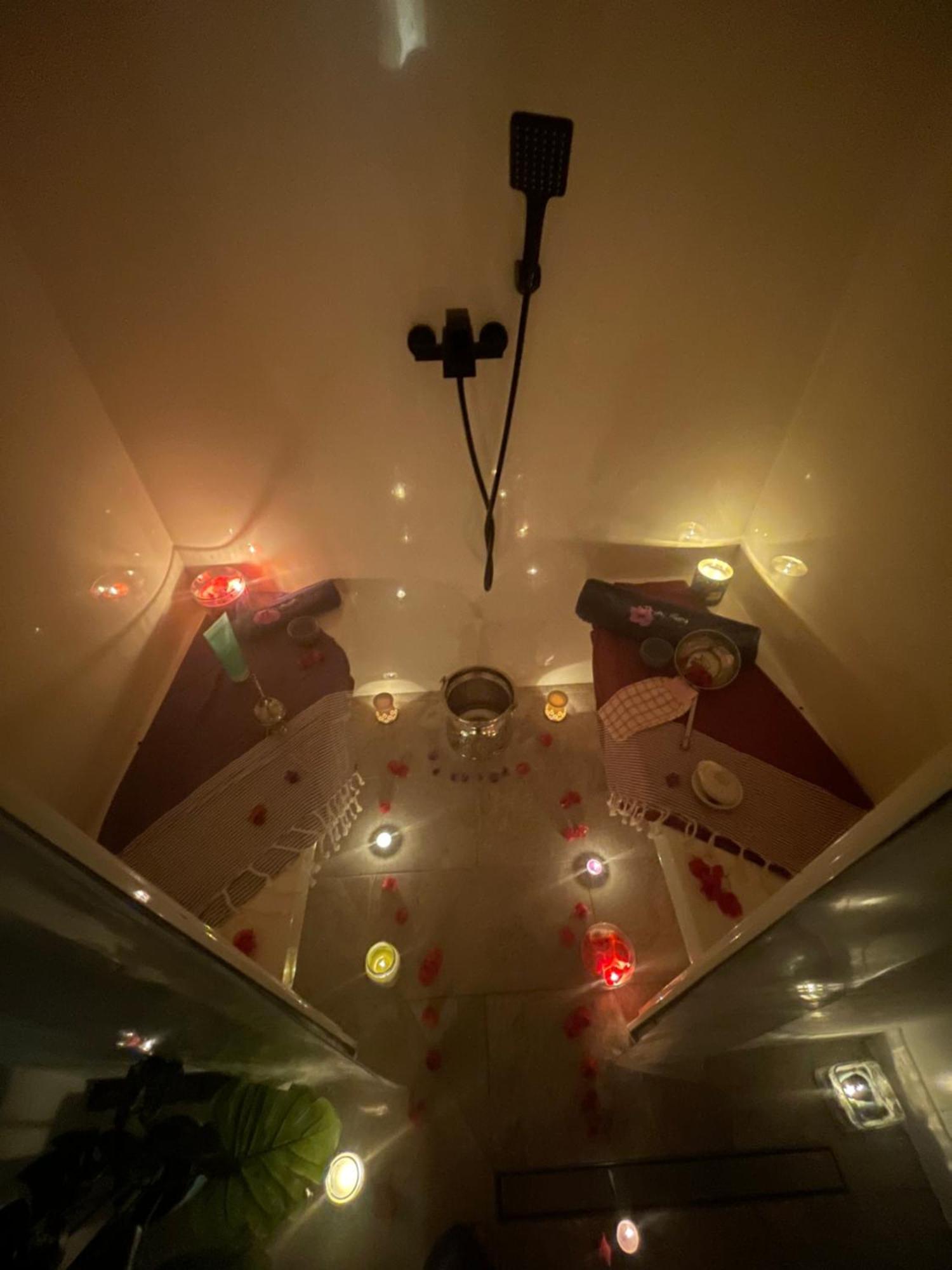 Houdarling Chalet Et Spa Hammam Jacuzzi Et Sauna Nîmes Exterior foto