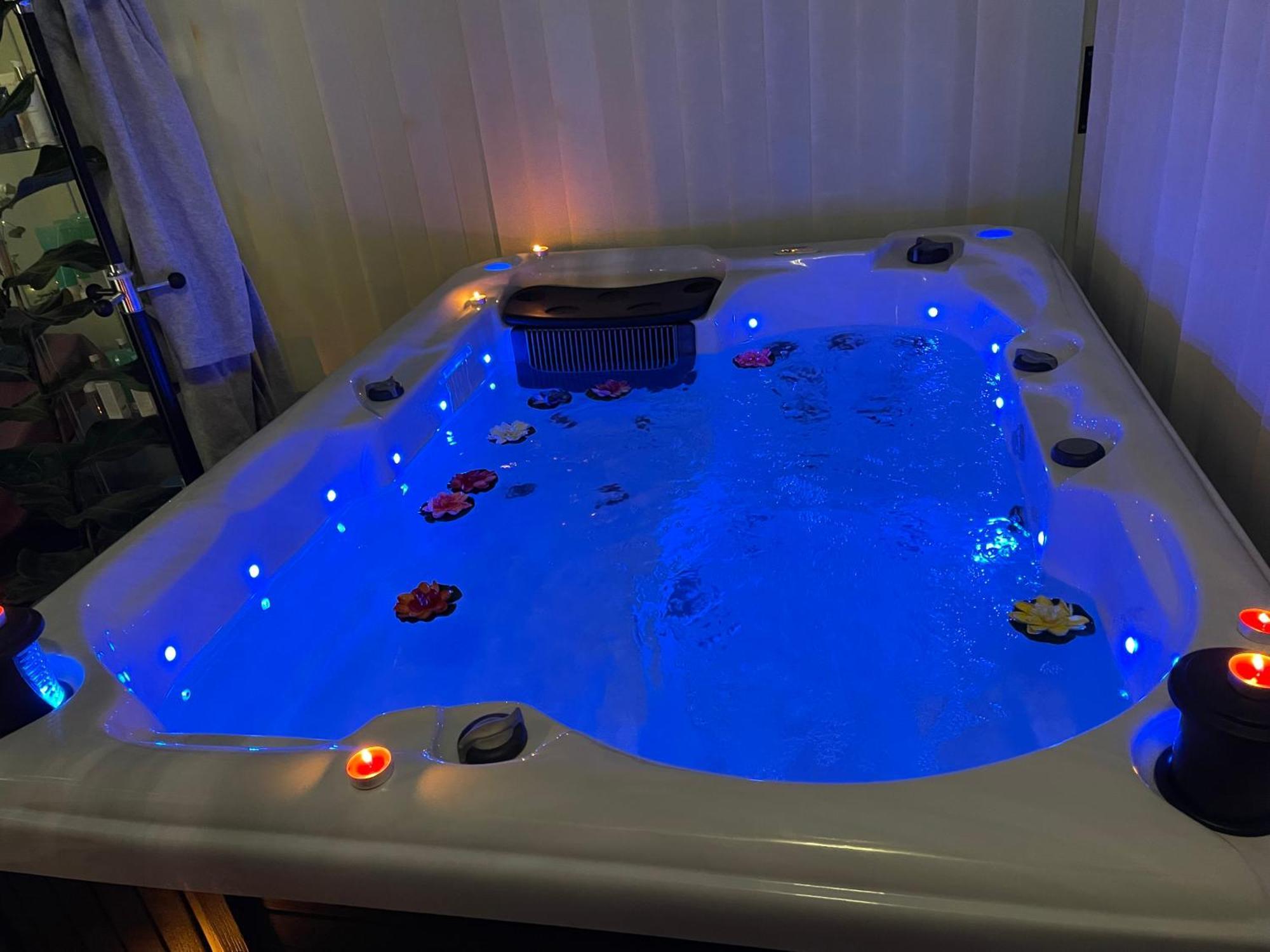 Houdarling Chalet Et Spa Hammam Jacuzzi Et Sauna Nîmes Exterior foto